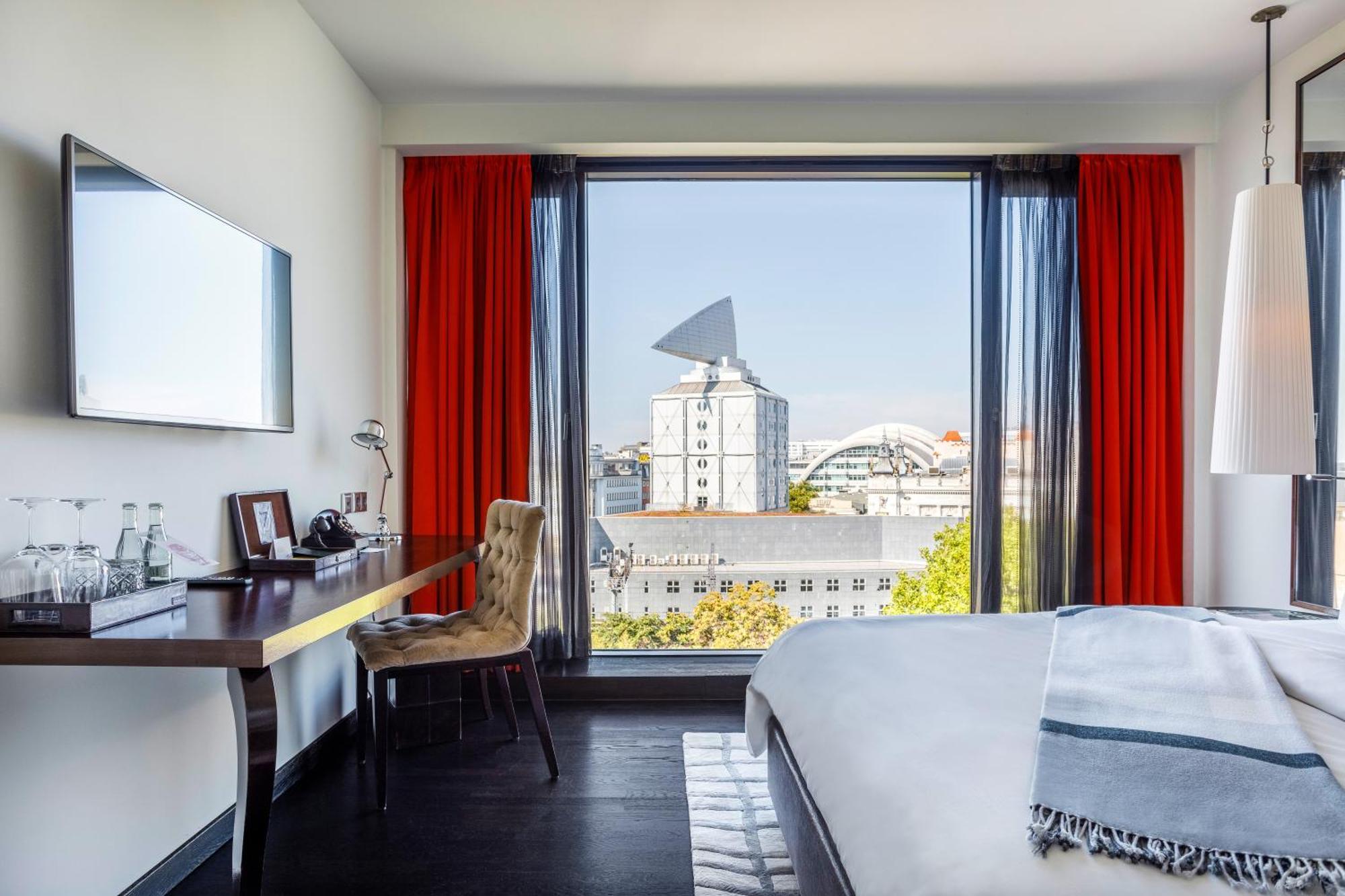 Zoo Hotel 5*